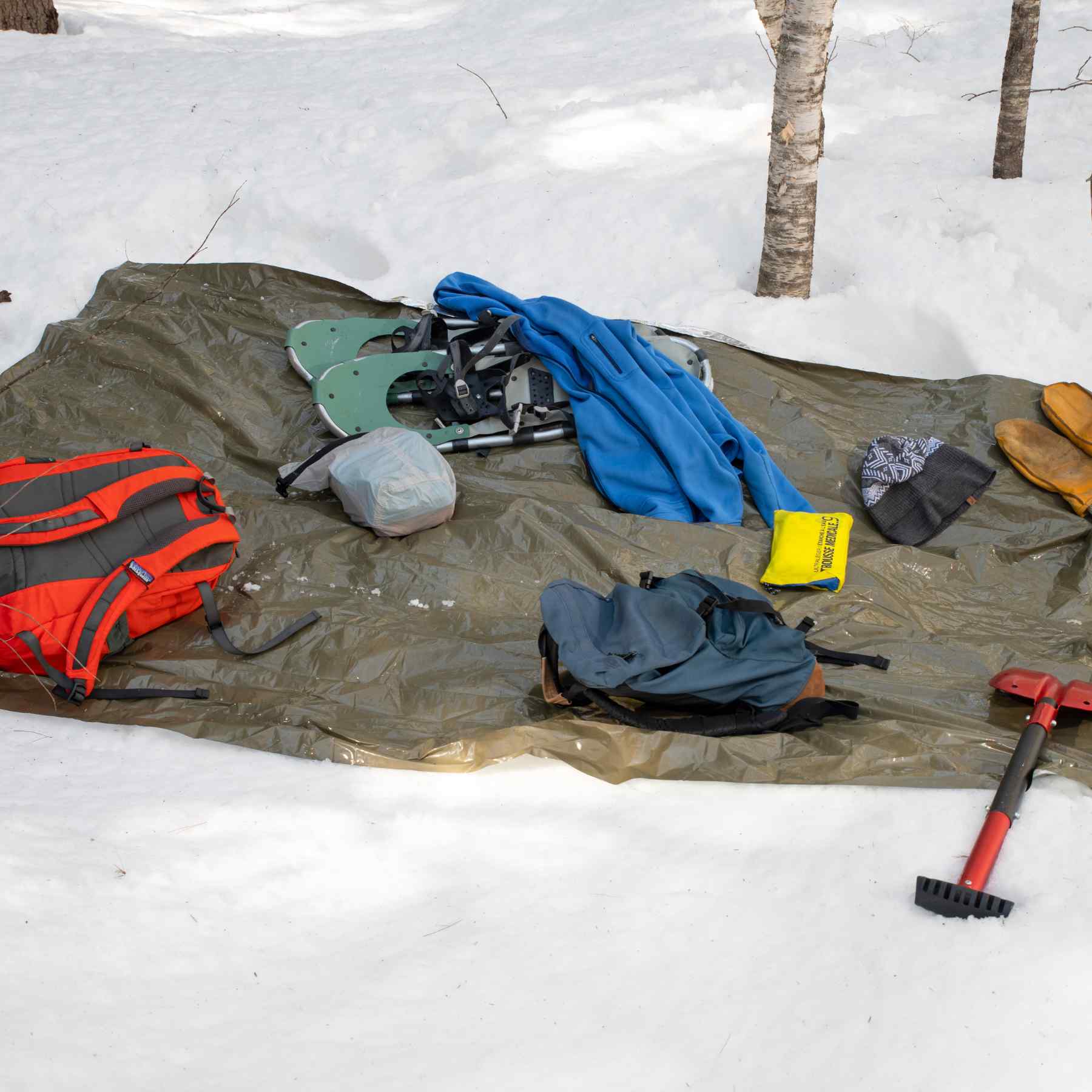 Heavy Duty Emergency Blanket using blanket as tarp to hold gear